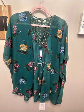 No Boundaries Floral Lace Yoke Tunic Green & Multicolor Size L
